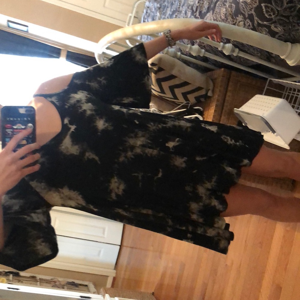 Flowy off shoulder dress *never worn tag attached*